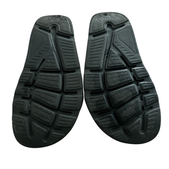 Fila Black and White Slides - Picture 2 of 3